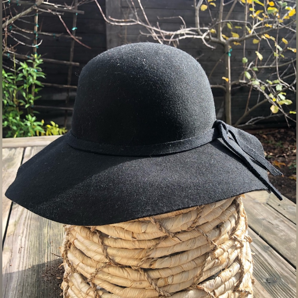 Brandy Melville BLACK 100% WOOL/ feels like: FELT > FLOPPY HAT O/S NWOT